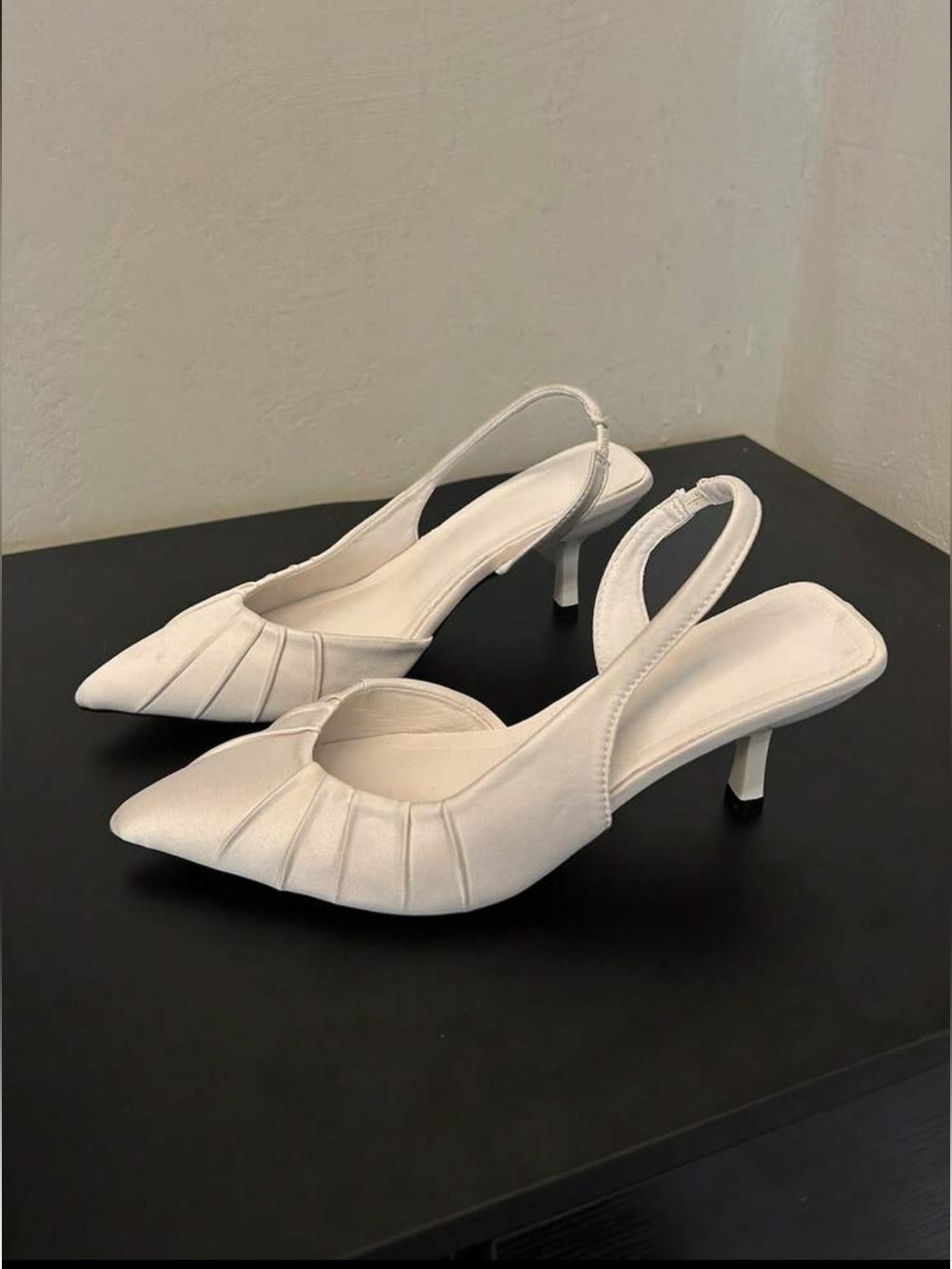 Pointed toe Slingback Heels in White